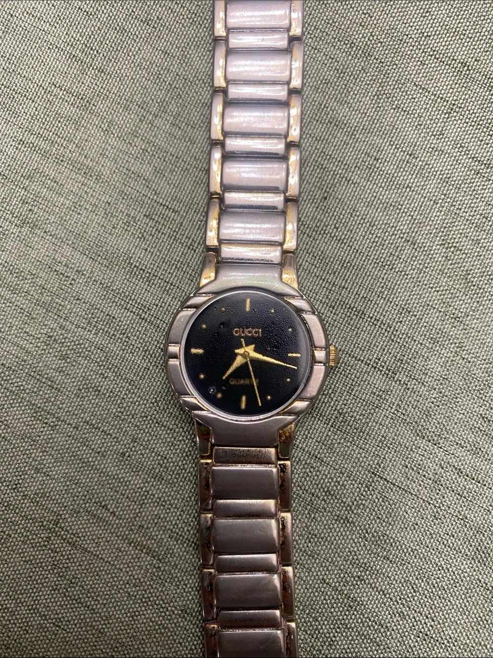 Vintage Gucci Women’s Quartz Stainless Steel Watch with Black Dial